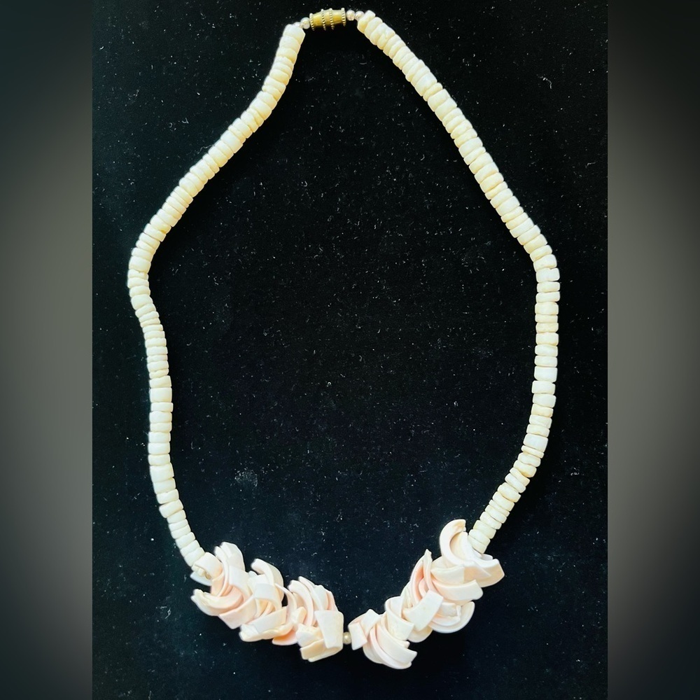 VTG Pink Conch Shell and Puka Shell Necklace 17.5" Beach Style Islands Boho